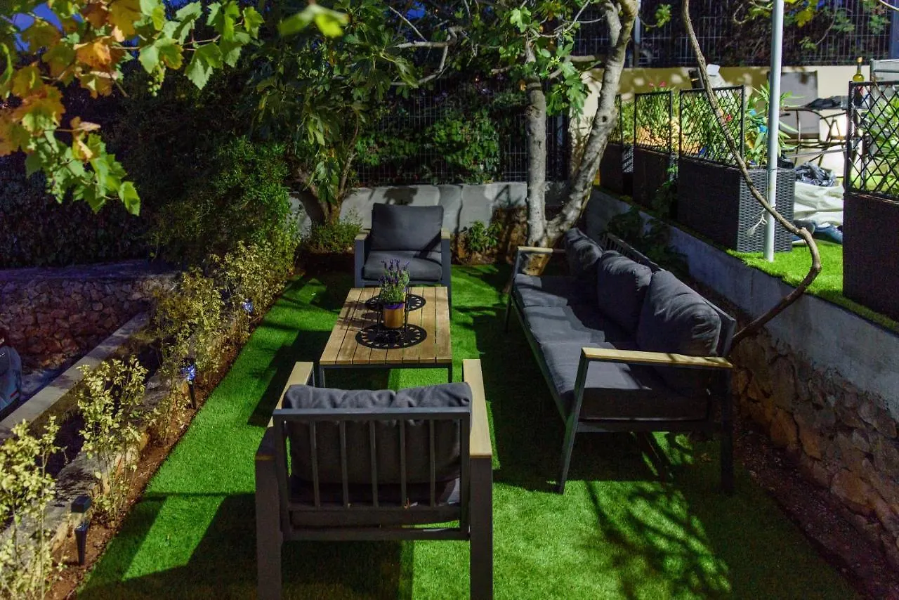 Beach Holiday Home With Private Jacuzzi & Parking Trogir 0*,