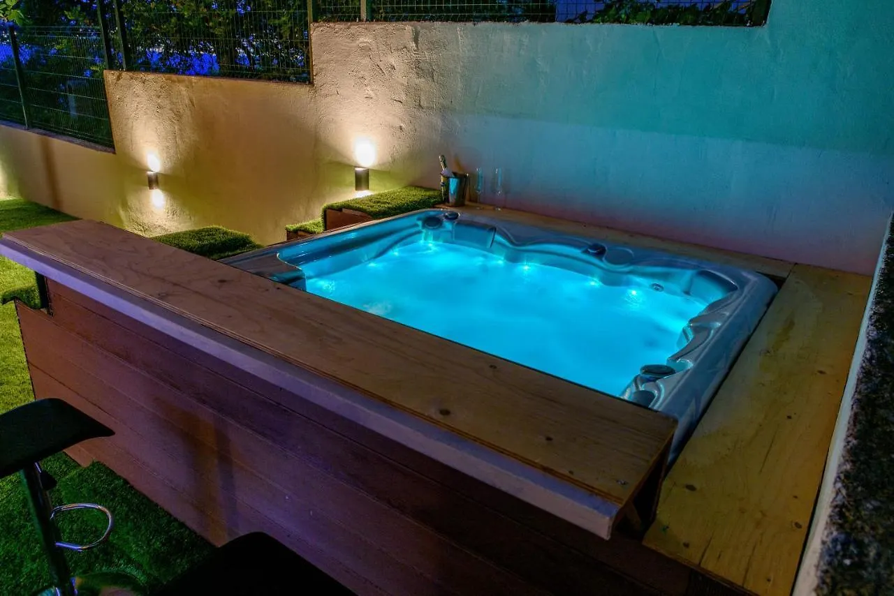 Beach Holiday Home With Private Jacuzzi & Parking Trogir Croatia