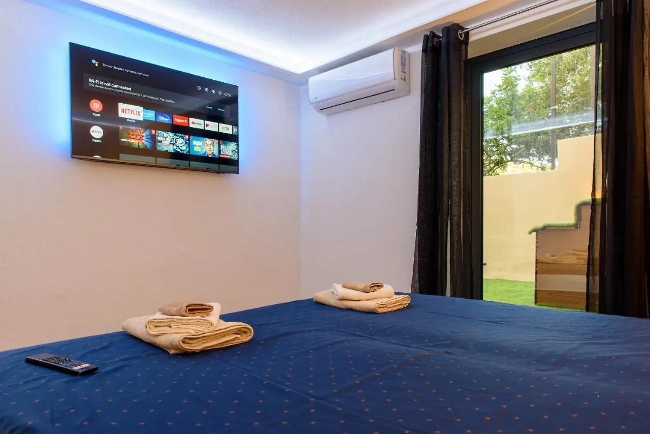 Beach Holiday Home With Private Jacuzzi & Parking Trogir