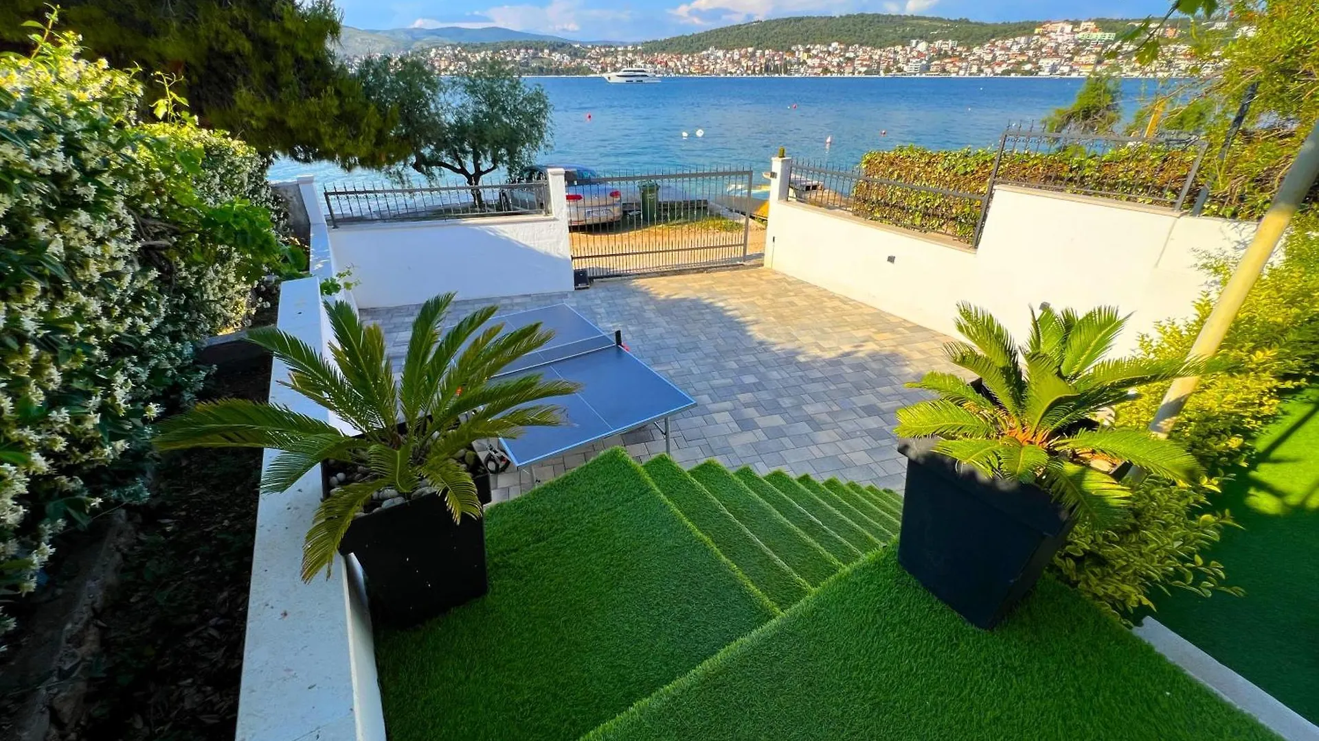Beach Holiday Home With Private Jacuzzi & Parking Trogir 0*,  Croatia